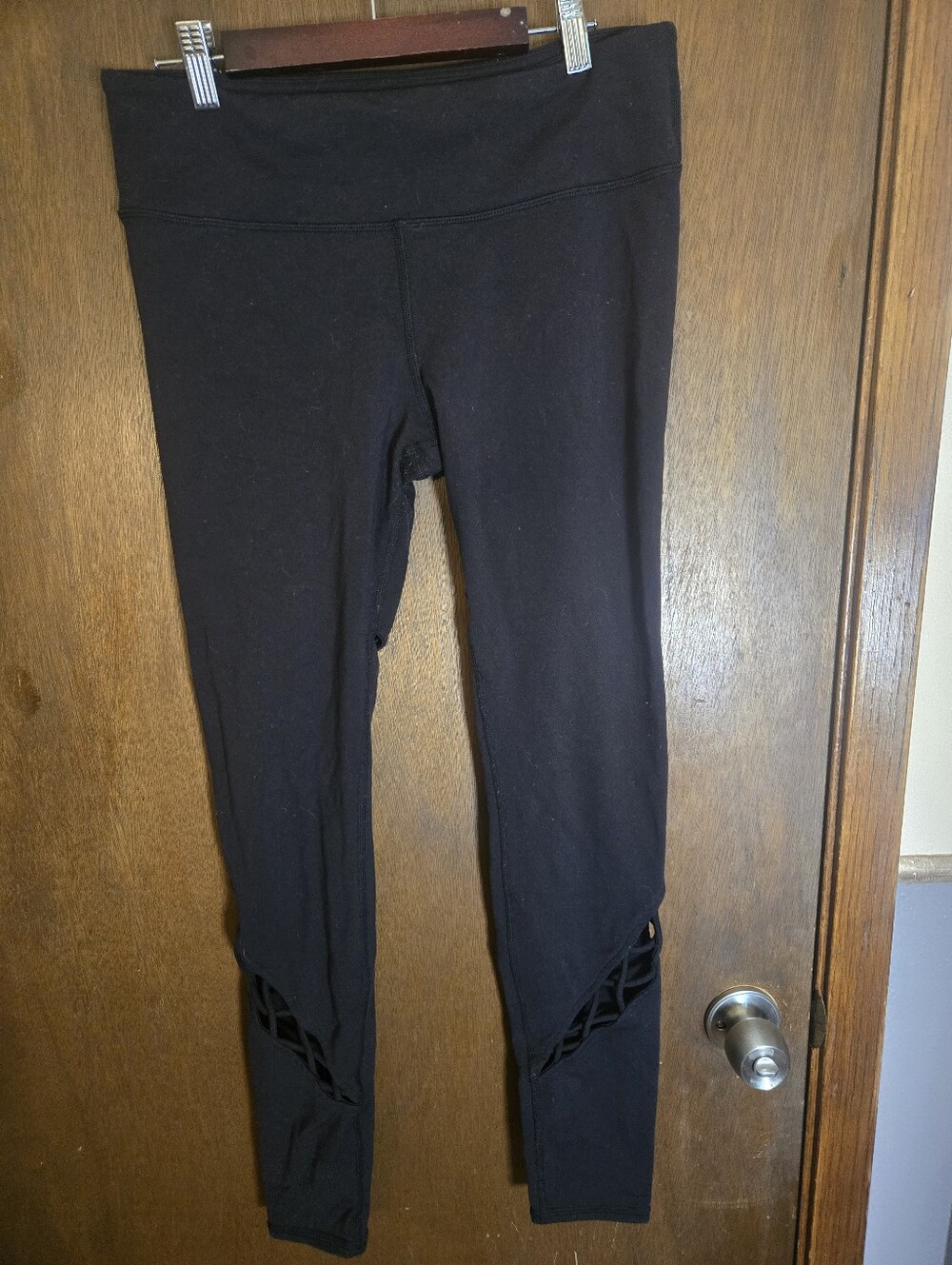 Black Leggings with Lattice Cutouts Alo Yoga Large